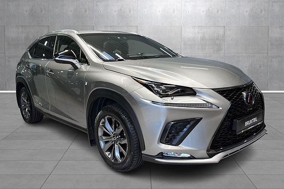 Lexus NX300h 7 of 19
