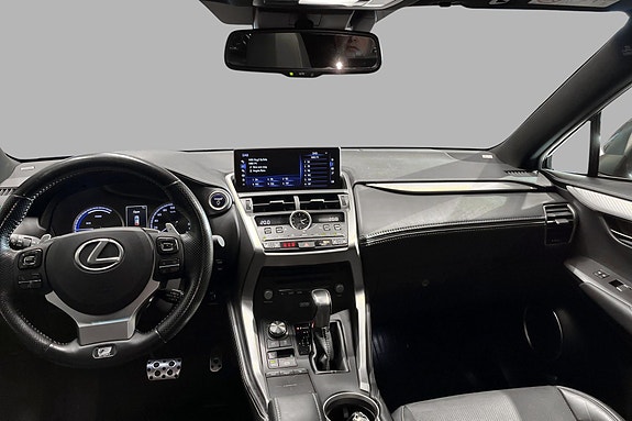 Lexus NX300h 9 of 19