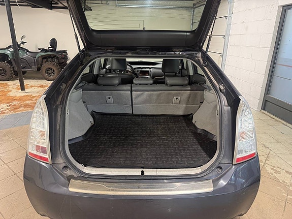 Toyota Prius 7 of 26