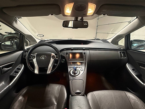 Toyota Prius 10 of 26