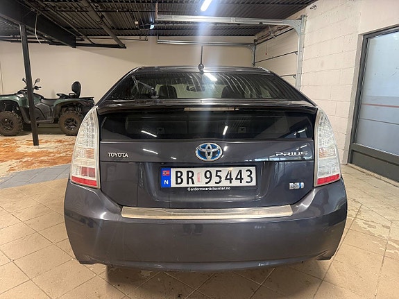 Toyota Prius 4 of 26