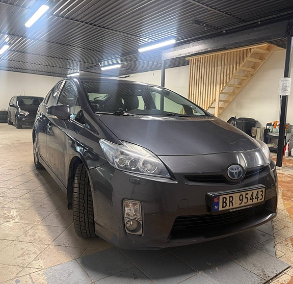 Toyota Prius 6 of 26