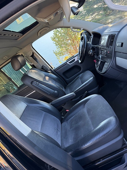 Volkswagen Multivan 19 of 23