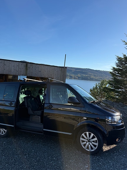 Volkswagen Multivan 14 of 23