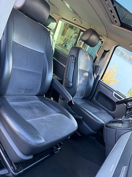 Volkswagen Multivan 21 of 23