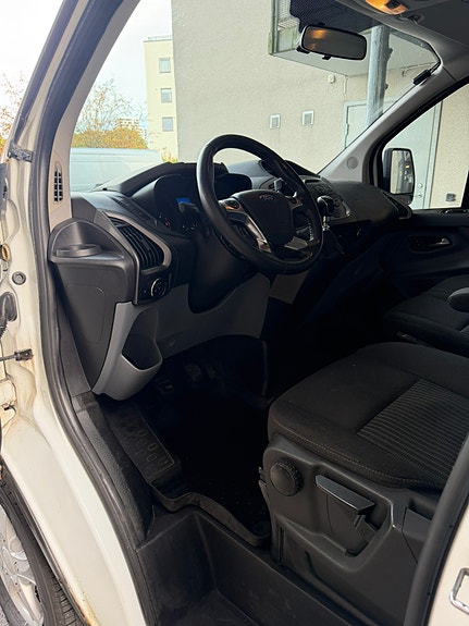 Ford Transit Custom 310L 12 of 28