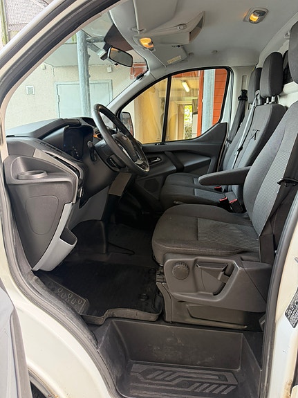 Ford Transit Custom 310L 11 of 28