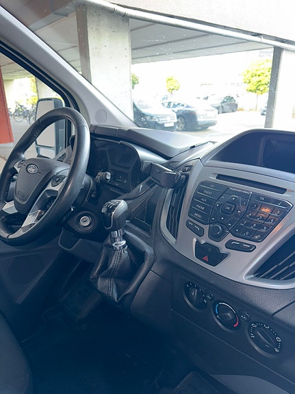 Ford Transit Custom 310L 14 of 28