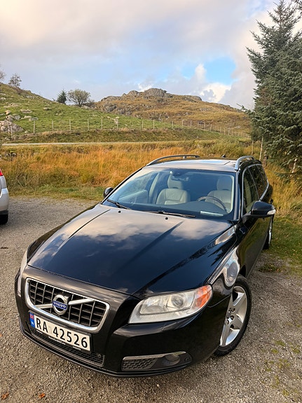 Volvo V70 2 of 14
