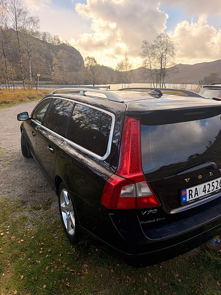 Volvo V70 3 of 14