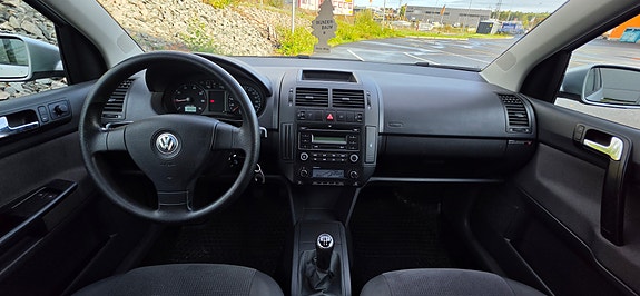 Volkswagen Polo 16 of 23