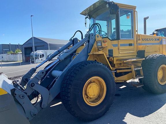 Volvo L90B 8 of 13