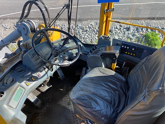 Volvo L90B 11 of 13
