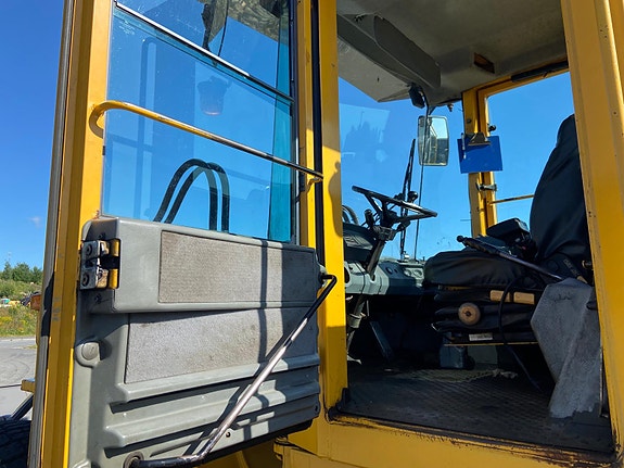 Volvo L90B 10 of 13