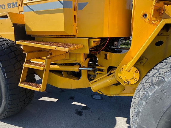 Volvo L90B 13 of 13
