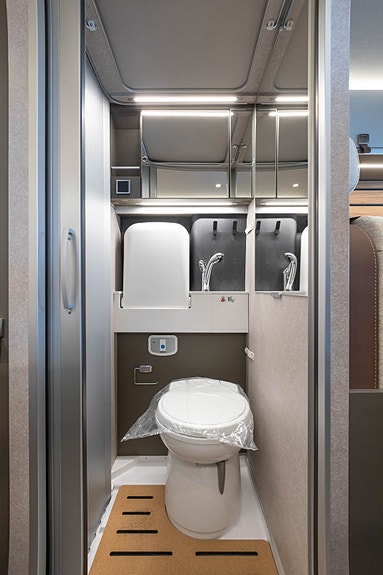 Hymer Grand Canyon| 599cm | topputstyrt | automat | 21 of 30