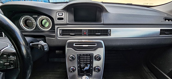 Volvo V70 12 of 29