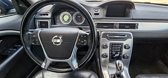 Volvo V70 11 of 29