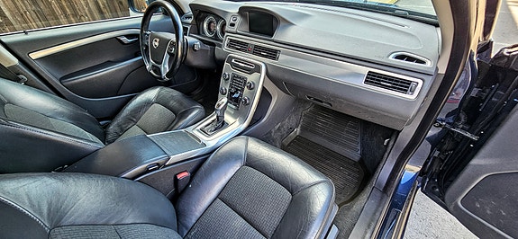 Volvo V70 7 of 29