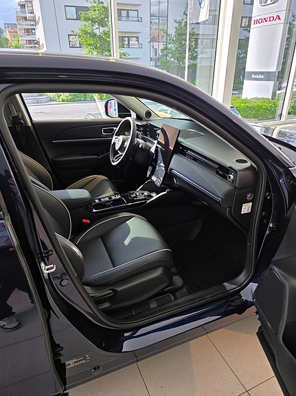 Honda e:Ny1 7 of 11