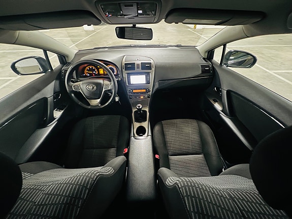 Toyota Avensis 17 of 29