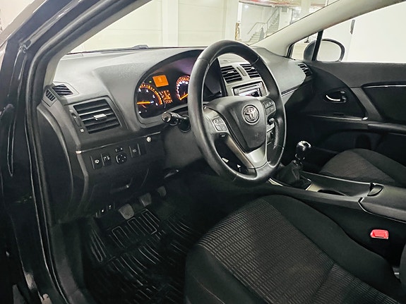 Toyota Avensis 15 of 29
