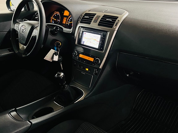 Toyota Avensis 24 of 29