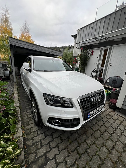 Audi Q5 2 of 27