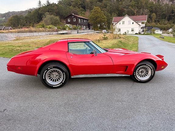 Chevrolet Corvette 15 of 30