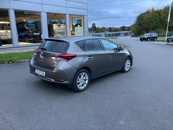 Toyota Auris 8 of 13