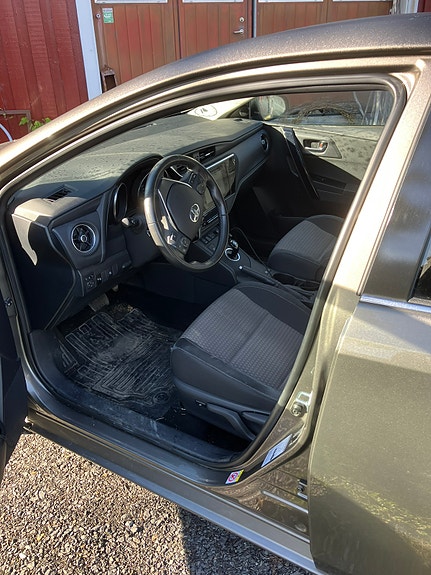 Toyota Auris 9 of 13