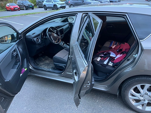 Toyota Auris 11 of 13