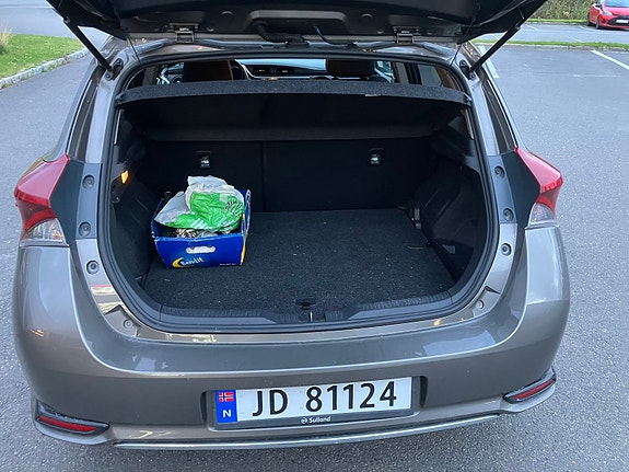 Toyota Auris 12 of 13