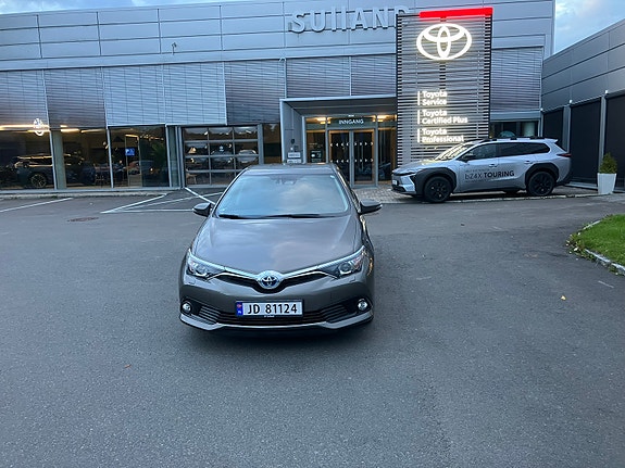 Toyota Auris 6 of 13