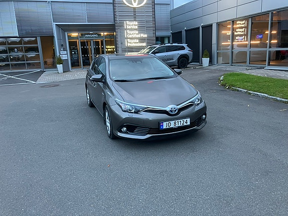 Toyota Auris 2 of 13