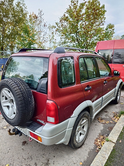 Suzuki Grand Vitara 3 of 8