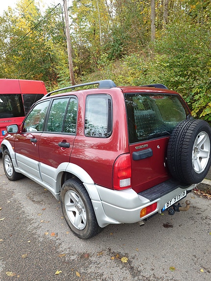 Suzuki Grand Vitara 2 of 8
