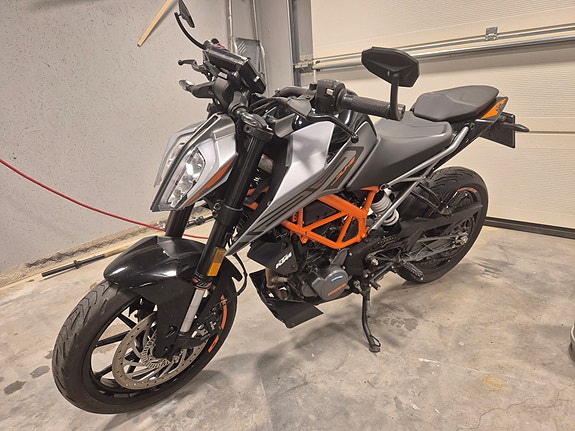 KTM 125 Duke 2 of 10