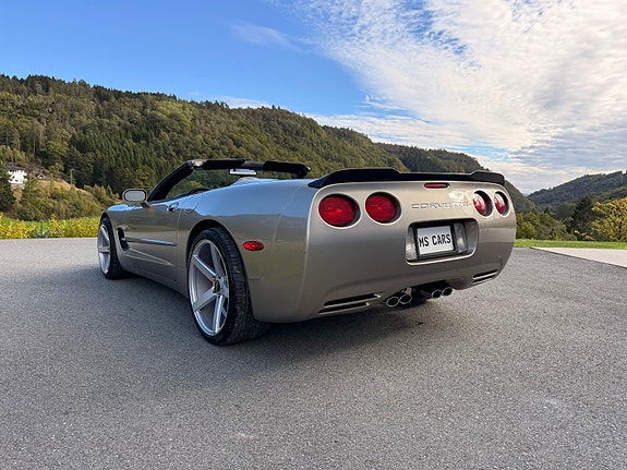 Chevrolet Corvette 10 of 30