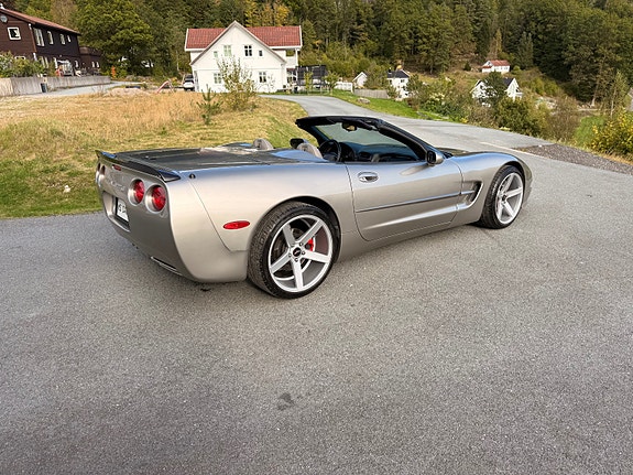 Chevrolet Corvette 14 of 30