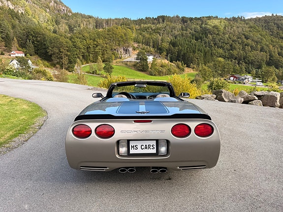 Chevrolet Corvette 11 of 30