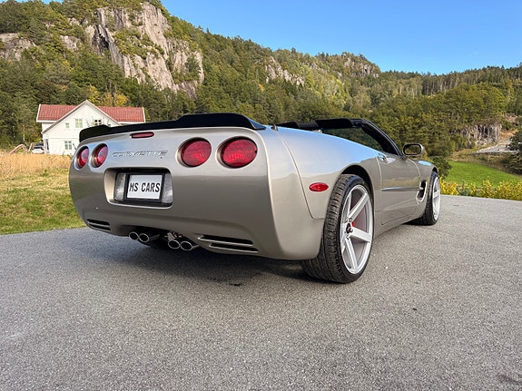 Chevrolet Corvette 13 of 30