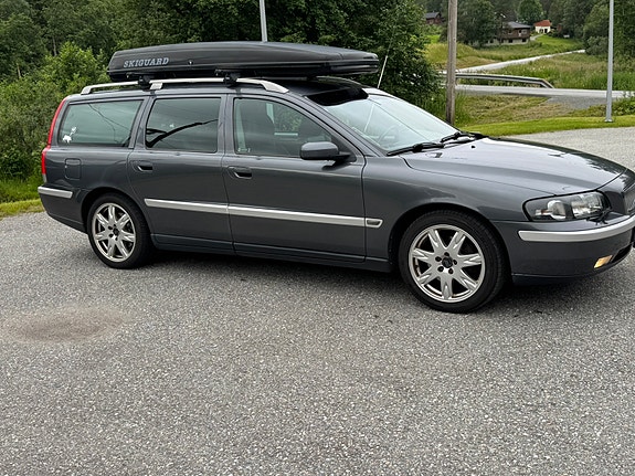 Volvo V70 3 of 13
