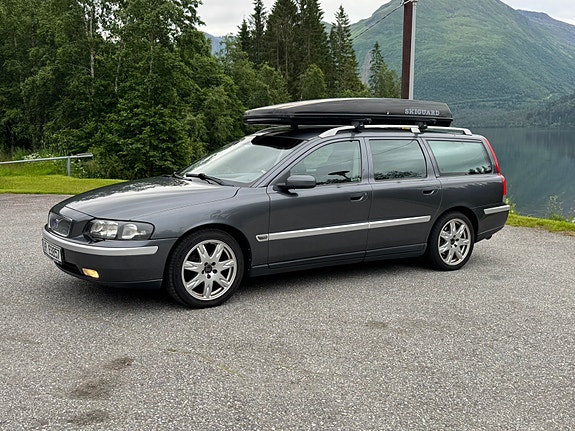 Volvo V70 2 of 13