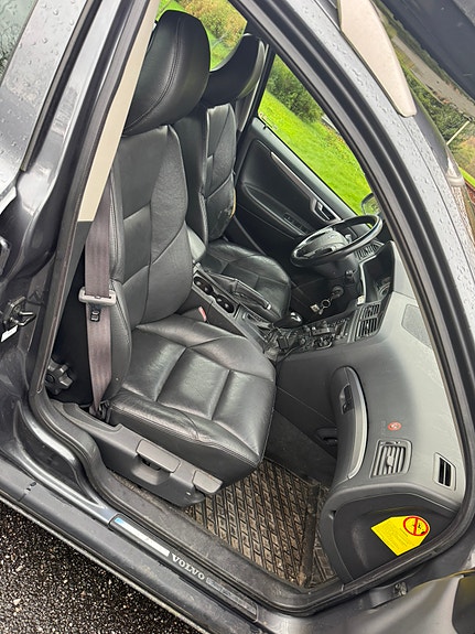 Volvo V70 9 of 13