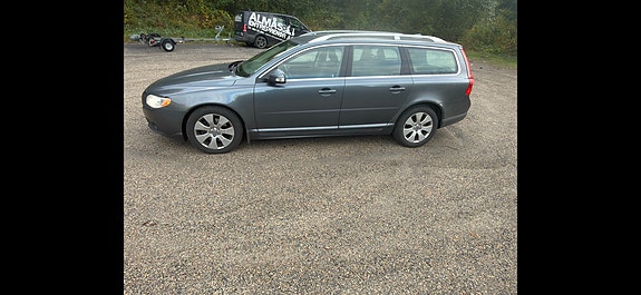 Volvo V70 3 of 16