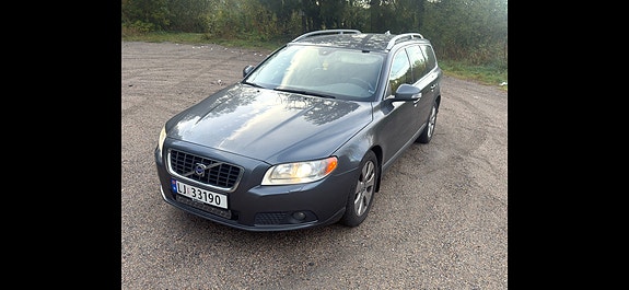 Volvo V70 2 of 16