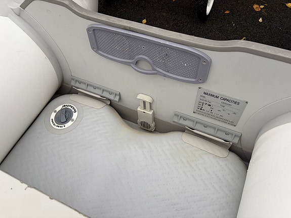 Quicksilver Tendy AirDeck 240 med Mercury 4 hk motor 5 of 15