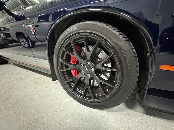 Dodge Challenger 23 of 30