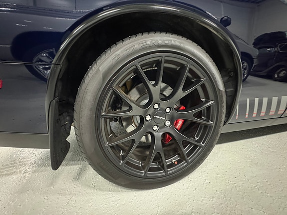 Dodge Challenger 22 of 30